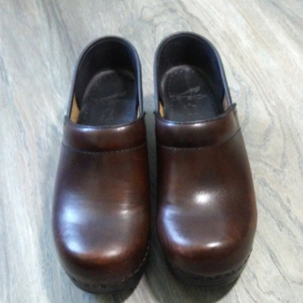 Brown Dansko clogs 37